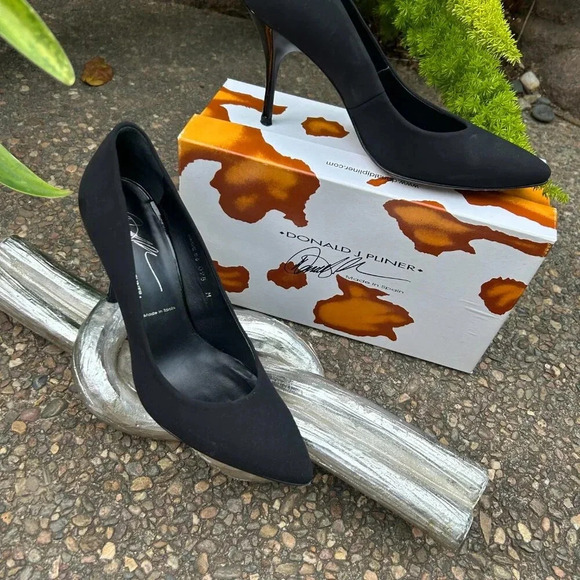 Donald J. Pliner Brave Black Crepe Elastic Stiletto 4” Heels Size 9.5 - Picture 8 of 11